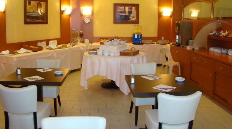 <b>Brit Hotel du Lac Restaurant</b>. Images powered by <a href="https://iceportal.shijigroup.com/" title="IcePortal" target="_blank">IcePortal</a>.