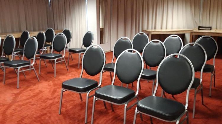 Brit Hotel Le Cheops Tours Meeting