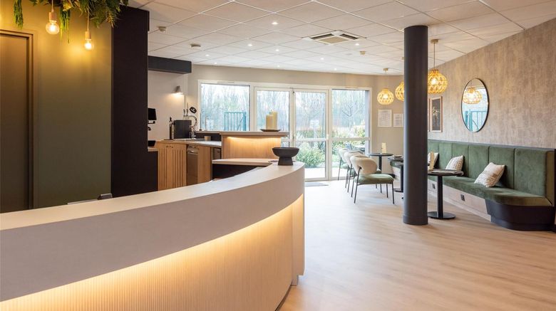 <b>Brit Hotel l'Adresse Lobby</b>. Images powered by <a href="https://iceportal.shijigroup.com/" title="IcePortal" target="_blank">IcePortal</a>.