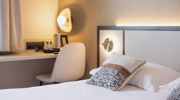 Brit Hotel l'Adresse Room