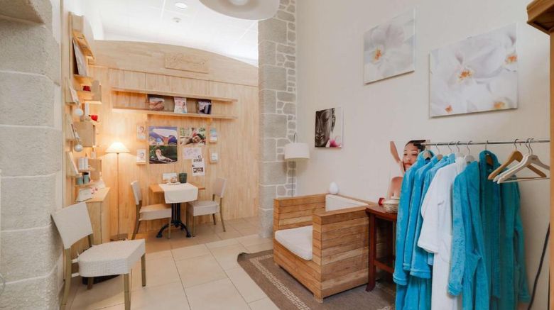 <b>Brit Hotel Alghotel Spa</b>. Images powered by <a href="https://iceportal.shijigroup.com/" title="IcePortal" target="_blank">IcePortal</a>.