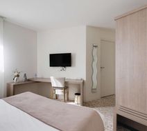 Brit Hotel Alghotel Room