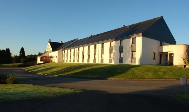 Brit Hotel Au Relais Du Vern Exterior