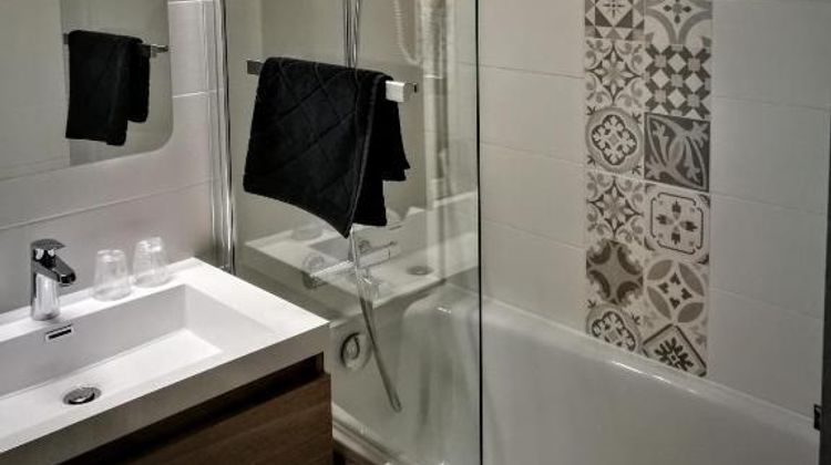 Brit Hotel Au Relais Du Vern Room