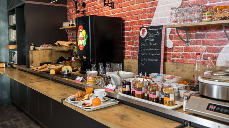 <b>Brit Hotel La Rochelle Perigny Restaurant</b>. Images powered by <a href="https://iceportal.shijigroup.com/" title="IcePortal" target="_blank">IcePortal</a>.