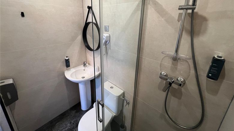 <b>Brit Hotel du Parc - Niort Room</b>. Images powered by <a href="https://iceportal.shijigroup.com/" title="IcePortal" target="_blank">IcePortal</a>.