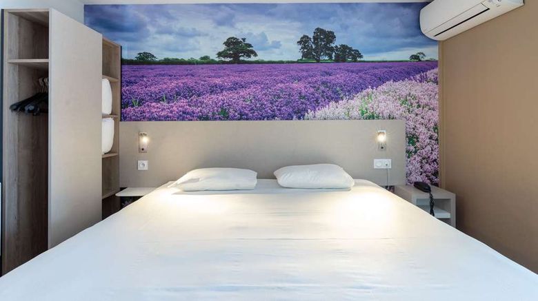 <b>Brit Hotel Avignon Sud - Le Calendal Room</b>. Images powered by <a href="https://iceportal.shijigroup.com/" title="IcePortal" target="_blank">IcePortal</a>.