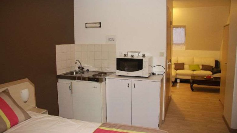 <b>Brit Hotel Cherbourg Room</b>. Images powered by <a href="https://iceportal.shijigroup.com/" title="IcePortal" target="_blank">IcePortal</a>.
