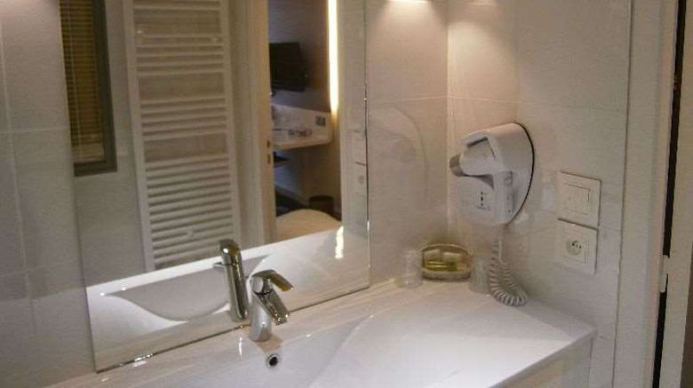 <b>Brit Hotel Saint Brieuc Plerin Room</b>. Images powered by <a href="https://iceportal.shijigroup.com/" title="IcePortal" target="_blank">IcePortal</a>.