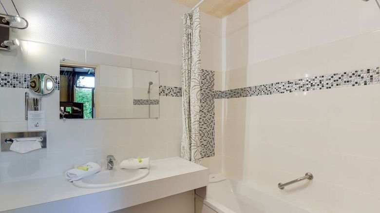 <b>Brit Hotel Notre Dame Room</b>. Images powered by <a href="https://iceportal.shijigroup.com/" title="IcePortal" target="_blank">IcePortal</a>.