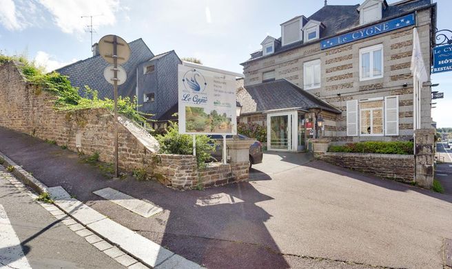 Brit Hotel Le Cygne Exterior