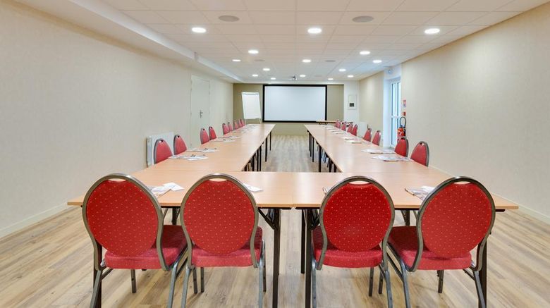 <b>Brit Hotel Le Cygne Meeting</b>. Images powered by <a href="https://iceportal.shijigroup.com/" title="IcePortal" target="_blank">IcePortal</a>.