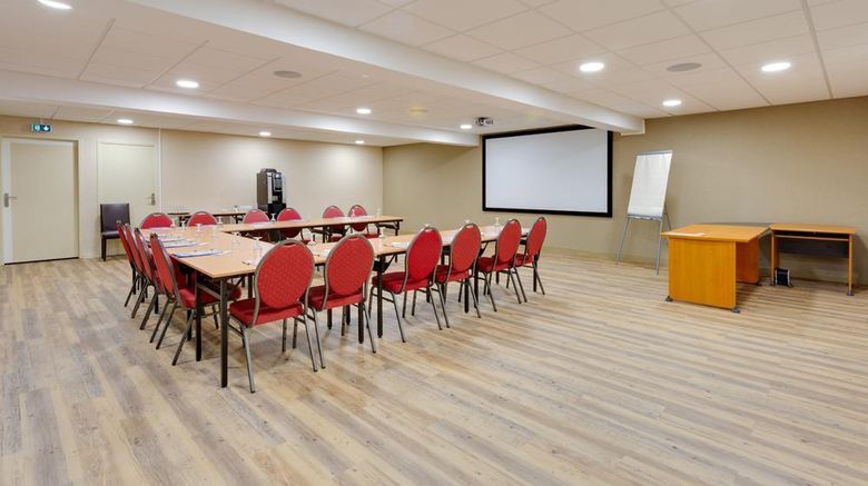 <b>Brit Hotel Le Cygne Meeting</b>. Images powered by <a href="https://iceportal.shijigroup.com/" title="IcePortal" target="_blank">IcePortal</a>.