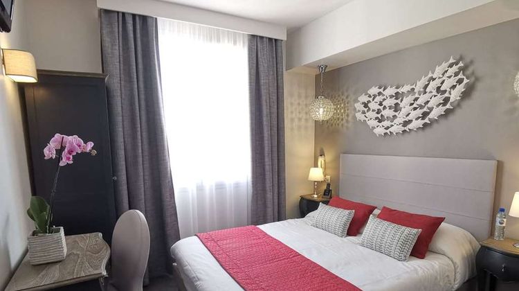 Brit Hotel Les Acacias Room