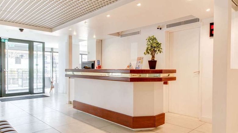 <b>Brit Hotel Porte d'Espagne Lobby</b>. Images powered by <a href="https://iceportal.shijigroup.com/" title="IcePortal" target="_blank">IcePortal</a>.
