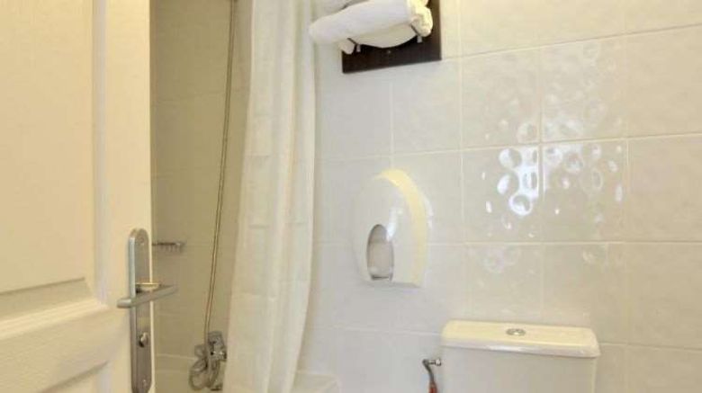<b>Brit Hotel Lyon Nord Dardilly Room</b>. Images powered by <a href="https://iceportal.shijigroup.com/" title="IcePortal" target="_blank">IcePortal</a>.