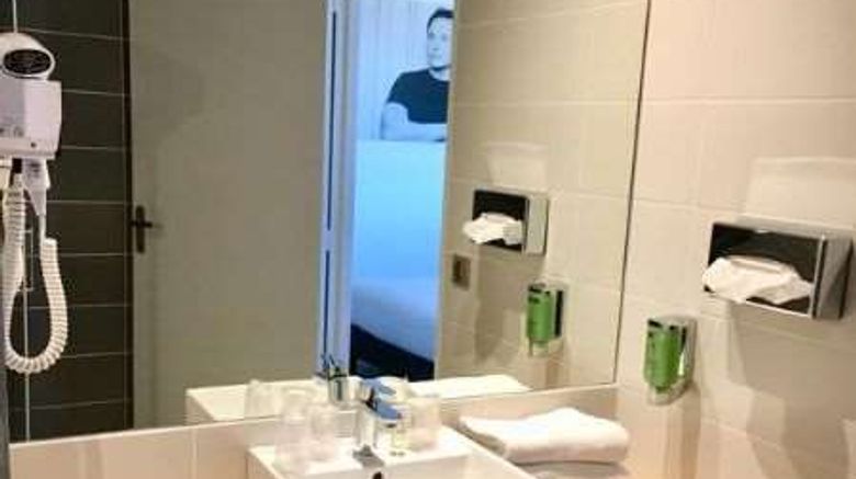 <b>Brit Hotel Martigues Saint-Mitre Room</b>. Images powered by <a href="https://iceportal.shijigroup.com/" title="IcePortal" target="_blank">IcePortal</a>.