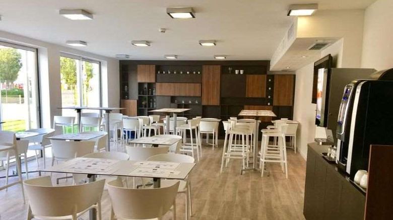 <b>Brit Hotel Martigues Saint-Mitre Restaurant</b>. Images powered by <a href="https://iceportal.shijigroup.com/" title="IcePortal" target="_blank">IcePortal</a>.
