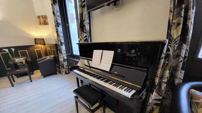<b>Brit Hotel Auclair de Gueret Restaurant</b>. Images powered by <a href="https://iceportal.shijigroup.com/" title="IcePortal" target="_blank">IcePortal</a>.