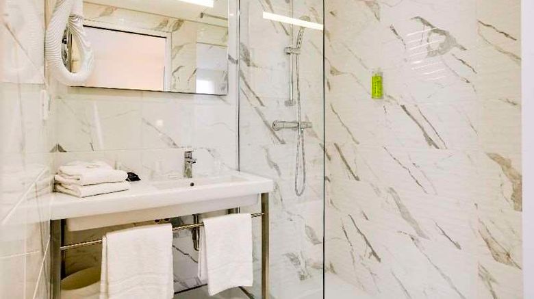 <b>Brit Hotel Confort Loches Room</b>. Images powered by <a href="https://iceportal.shijigroup.com/" title="IcePortal" target="_blank">IcePortal</a>.