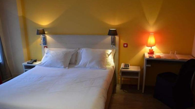 <b>Hotel Du Dauphin Room</b>. Images powered by <a href="https://iceportal.shijigroup.com/" title="IcePortal" target="_blank">IcePortal</a>.