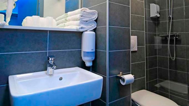 Brit Hotel Le Polder Room