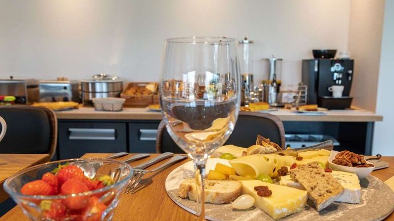 <b>Brit Hotel de l'Hippodrome Restaurant</b>. Images powered by <a href="https://iceportal.shijigroup.com/" title="IcePortal" target="_blank">IcePortal</a>.