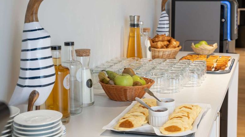 <b>Brit Hotel Ker Lann Aeroport Restaurant</b>. Images powered by <a href="https://iceportal.shijigroup.com/" title="IcePortal" target="_blank">IcePortal</a>.