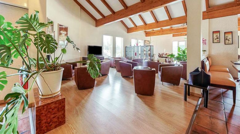 <b>Brit Hotel Confort Castres Restaurant</b>. Images powered by <a href="https://iceportal.shijigroup.com/" title="IcePortal" target="_blank">IcePortal</a>.