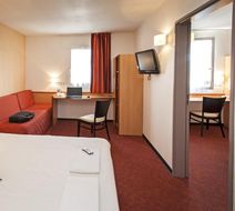Brit Hotel Montauban Room