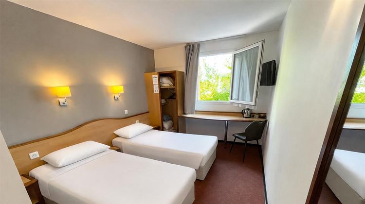 Brit Hotel Montauban Room