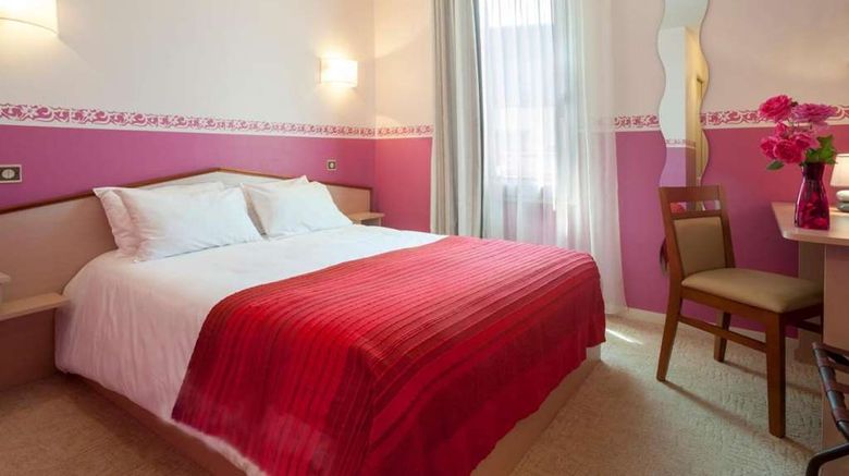 <b>Brit Hotel Le Lion d'Or Chinon Room</b>. Images powered by <a href="https://iceportal.shijigroup.com/" title="IcePortal" target="_blank">IcePortal</a>.