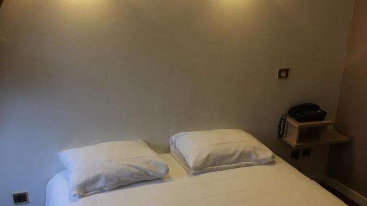 Brit Hotel Le Lion d'Or Chinon Room