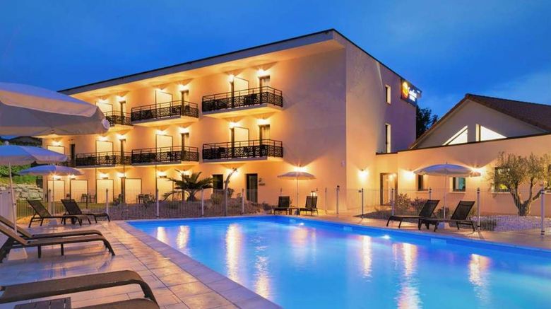 <b>Brit Hotel Privilege Figeac Pool</b>. Images powered by <a href="https://iceportal.shijigroup.com/" title="IcePortal" target="_blank">IcePortal</a>.