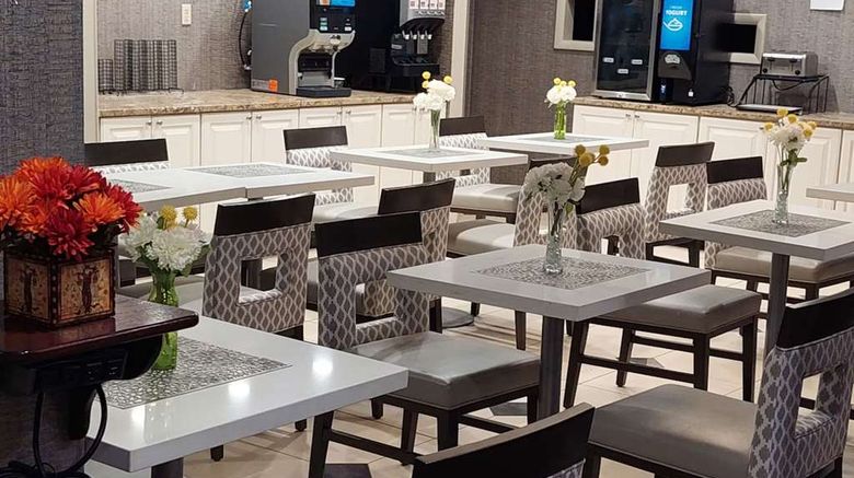 <b>Sonesta Essential Hotels Overland Park Restaurant</b>. Images powered by <a href="https://iceportal.shijigroup.com/" title="IcePortal" target="_blank">IcePortal</a>.