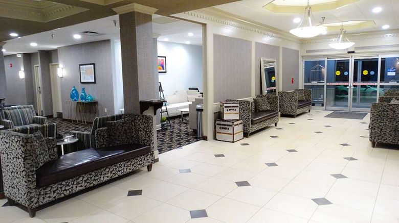 <b>Sonesta Essential Hotels Overland Park Lobby</b>. Images powered by <a href="https://iceportal.shijigroup.com/" title="IcePortal" target="_blank">IcePortal</a>.