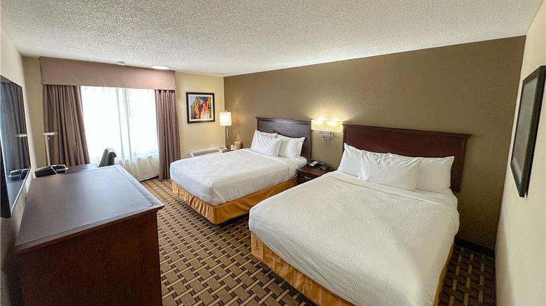<b>Sonesta Essential Hotels Overland Park Room</b>. Images powered by <a href="https://iceportal.shijigroup.com/" title="IcePortal" target="_blank">IcePortal</a>.