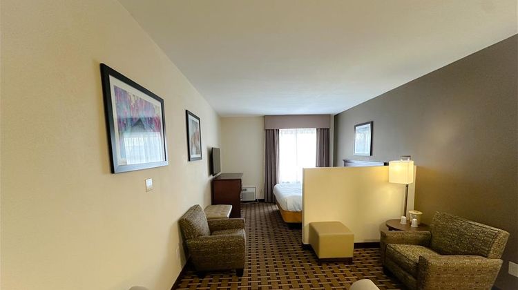 Sonesta Essential Hotels Overland Park Suite