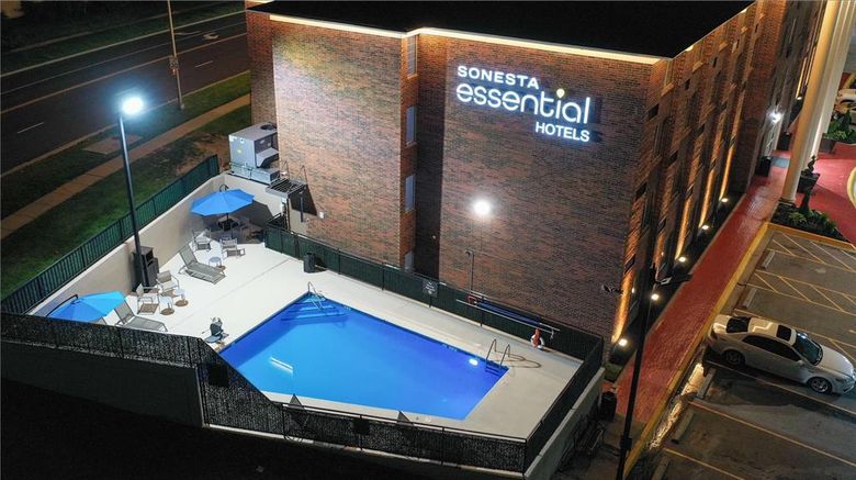 <b>Sonesta Essential Hotels Overland Park Pool</b>. Images powered by <a href="https://iceportal.shijigroup.com/" title="IcePortal" target="_blank">IcePortal</a>.