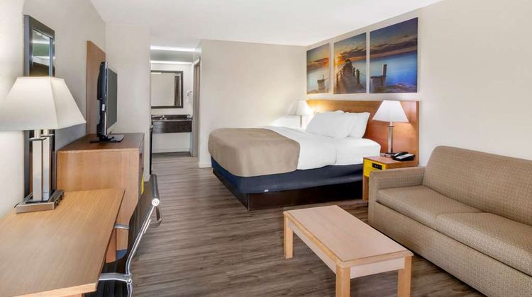 Quality Inn & Suites Decatur -Priceville Suite