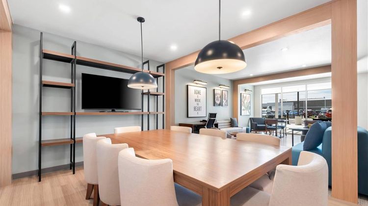 Everhome Suites Amarillo West Medical Lobby
