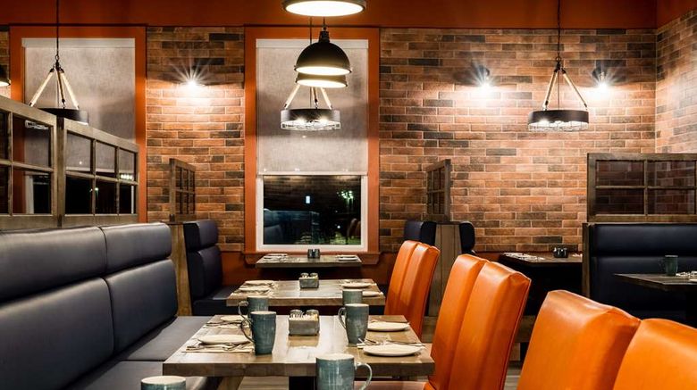 <b>Amsterdam Inn & Suites, Ascend Hotel Restaurant</b>. Images powered by <a href="https://iceportal.shijigroup.com/" title="IcePortal" target="_blank">IcePortal</a>.