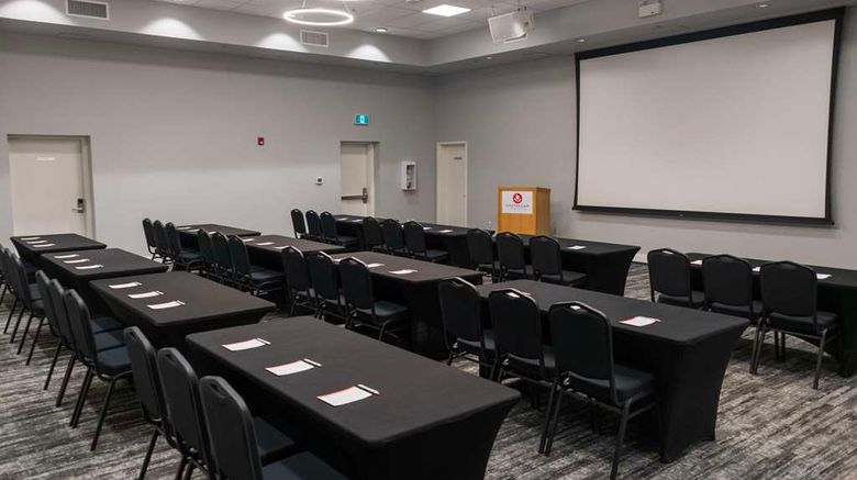 <b>Amsterdam Inn & Suites, Ascend Hotel Meeting</b>. Images powered by <a href="https://iceportal.shijigroup.com/" title="IcePortal" target="_blank">IcePortal</a>.