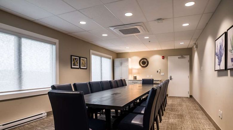 <b>Amsterdam Inn & Suites, Ascend Hotel Meeting</b>. Images powered by <a href="https://iceportal.shijigroup.com/" title="IcePortal" target="_blank">IcePortal</a>.