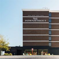 Hotel Downstreet
