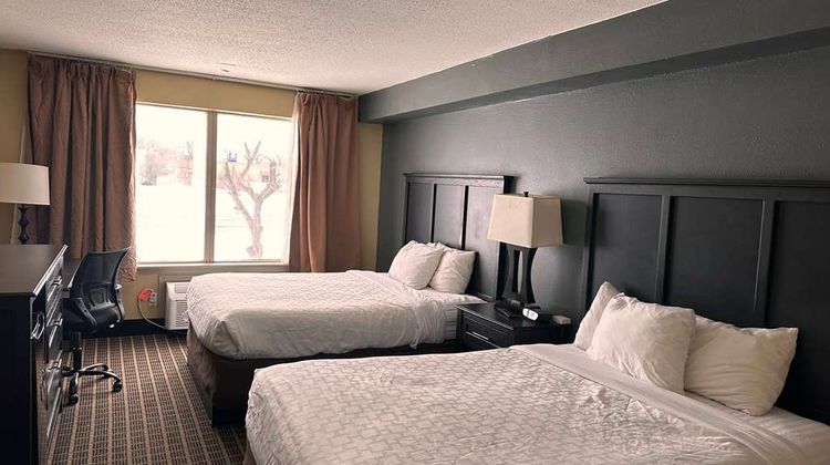 Days Inn & Suites Norton Shores Room