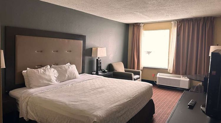 Days Inn & Suites Norton Shores Room