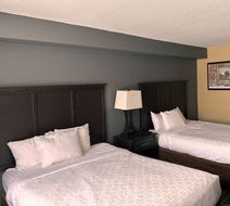 Days Inn & Suites Norton Shores Room