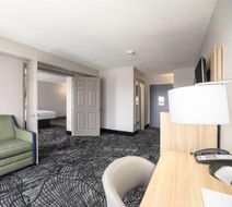 Days Inn & Suites Norton Shores Room