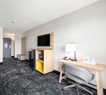 Days Inn & Suites Norton Shores Room